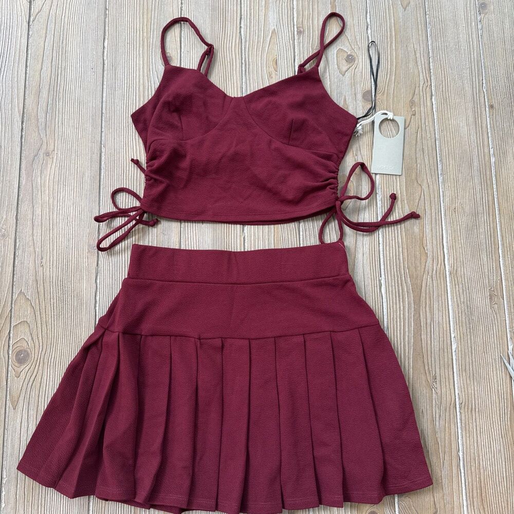 NWT Women PAPEROC 2 Piece Set Crop Tank Top Pleated Skort Outfit Maroon M